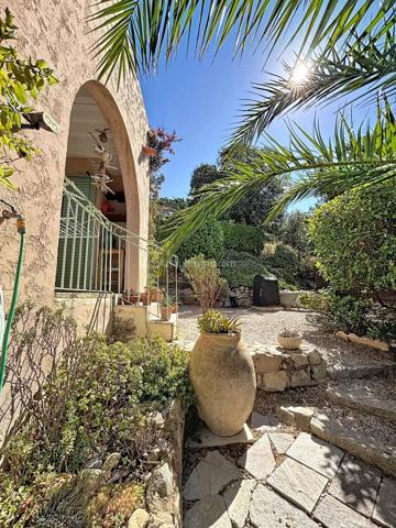 Vente                                                      Maison
                        
                     5 pièces                      113 m2                     à Lumio