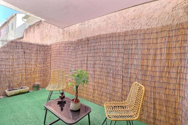 Appartement La Seyne Sur Mer (83500 ) 2 pièces 47 m2 avec un extérieur