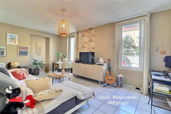 Appartement La Seyne Sur Mer (83500 ) 2 pièces 47 m2 avec un extérieur
