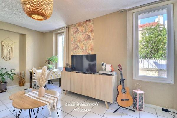 Appartement La Seyne Sur Mer (83500 ) 2 pièces 47 m2 avec un extérieur