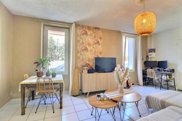 Appartement La Seyne Sur Mer (83500 ) 2 pièces 47 m2 avec un extérieur