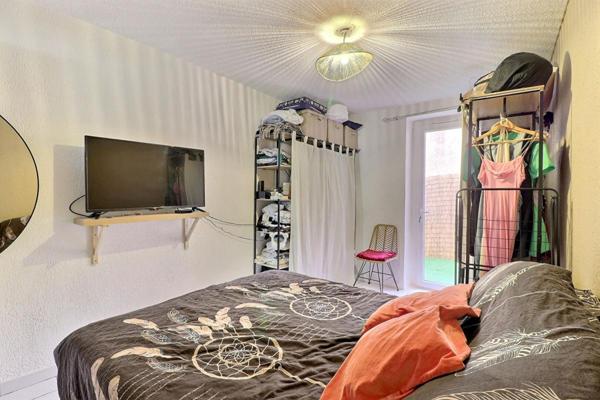 Appartement La Seyne Sur Mer (83500 ) 2 pièces 47 m2 avec un extérieur