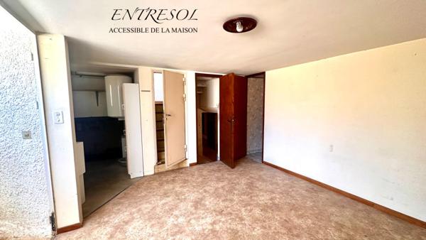 EMPLACEMENT PRIVILEGIE - SIX FOURS PROCHE LA COUDOULIERE - MAISON 3 PIECES - TERRAIN 300 M² - GARAGE - SOUS SOL