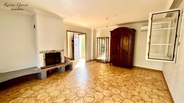 EMPLACEMENT PRIVILEGIE - SIX FOURS PROCHE LA COUDOULIERE - MAISON 3 PIECES - TERRAIN 300 M² - GARAGE - SOUS SOL
