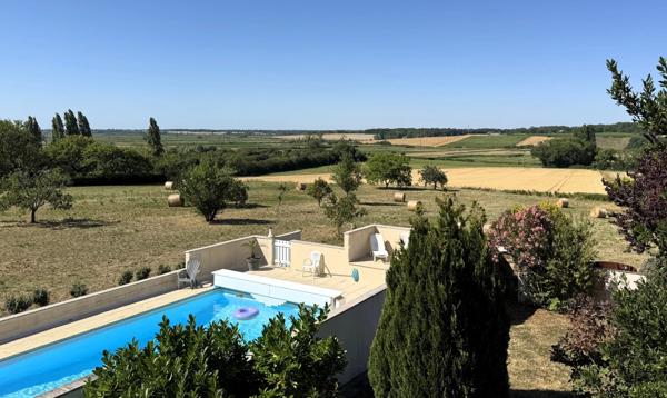 Propriété comprenant une maison principale d'habitation et 3 gites indépendants