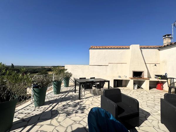 Propriété comprenant une maison principale d'habitation et 3 gites indépendants