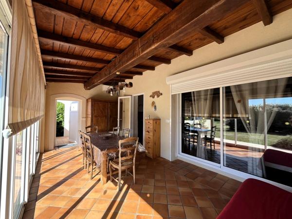 Propriété comprenant une maison principale d'habitation et 3 gites indépendants