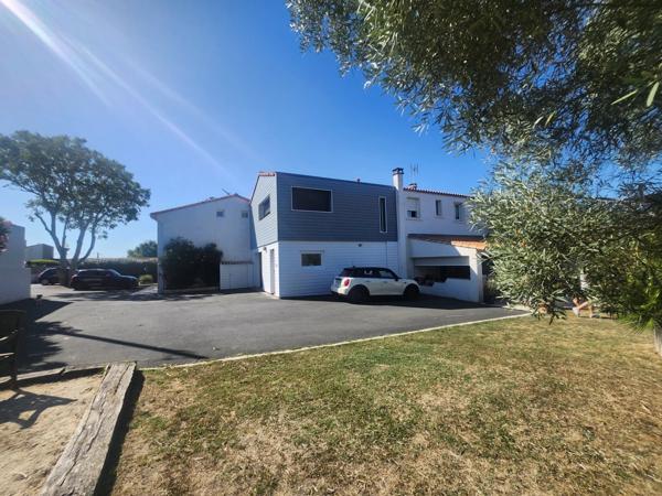 Propriété comprenant une maison principale d'habitation et 3 gites indépendants