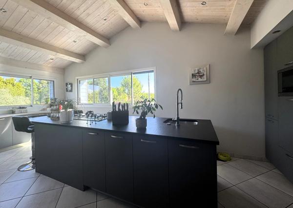 Propriété comprenant une maison principale d'habitation et 3 gites indépendants