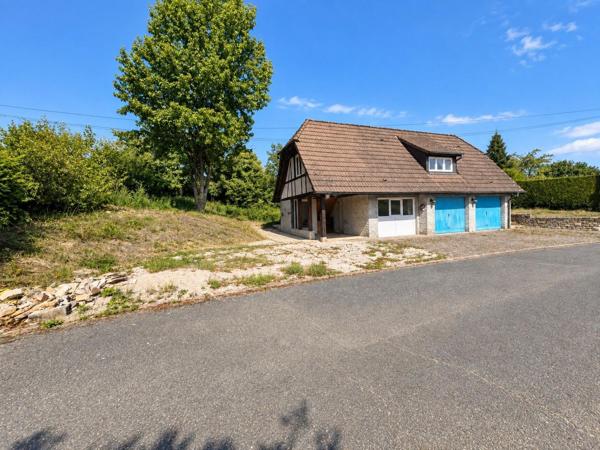 Belle petite maison avec deux garages dans un cadre verdoyant et au calme