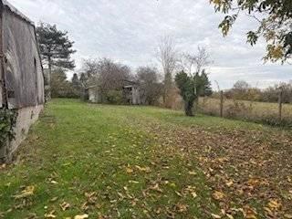 Terrain constructible à GENILLÉ (37460) de 3 000 m² environ.