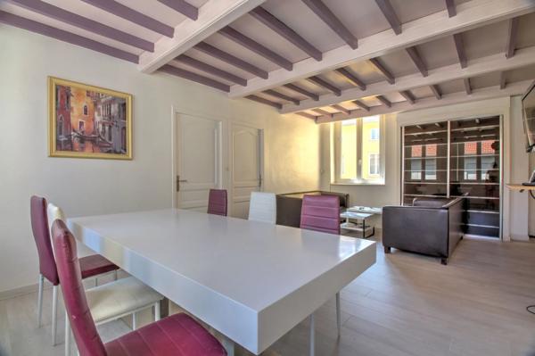 Location                                                      Appartement
                        
                     3 pièces                      72 m2                     à Saint-Étienne