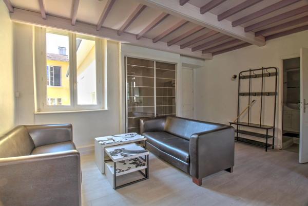 Location                                                      Appartement
                        
                     3 pièces                      72 m2                     à Saint-Étienne