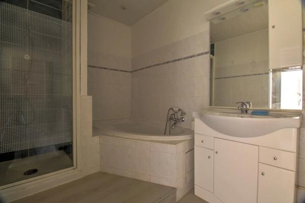 Location                                                      Appartement
                        
                     3 pièces                      72 m2                     à Saint-Étienne
