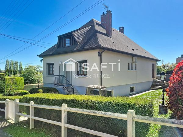 Spacieux pavillon de construction traditionnelle!