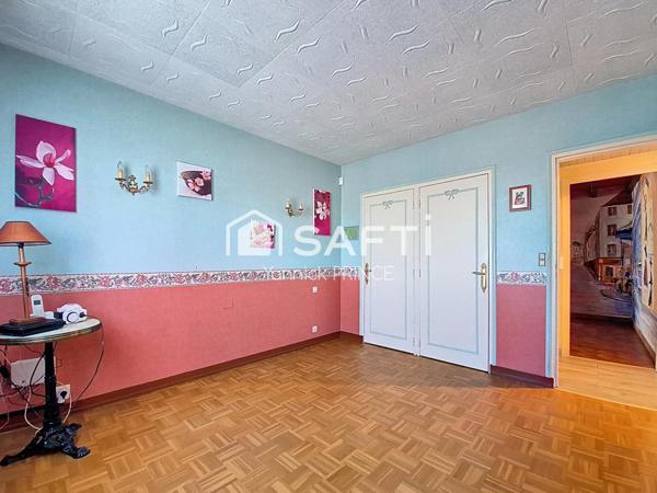 Spacieux pavillon de construction traditionnelle!