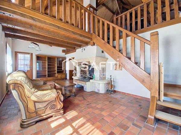 Spacieux pavillon de construction traditionnelle!