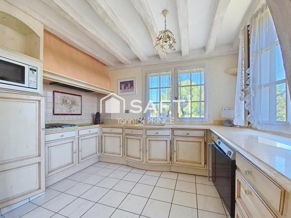 Spacieux pavillon de construction traditionnelle!