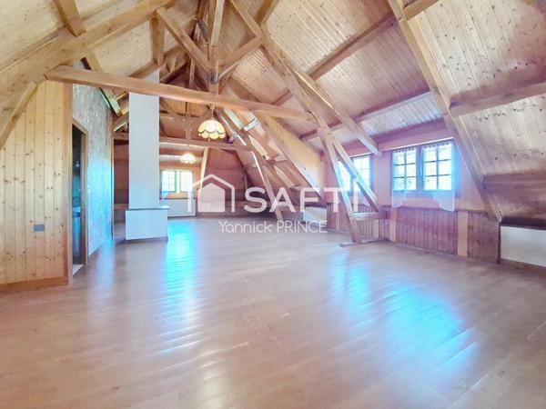 Spacieux pavillon de construction traditionnelle!