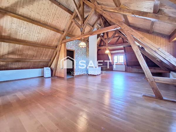 Spacieux pavillon de construction traditionnelle!