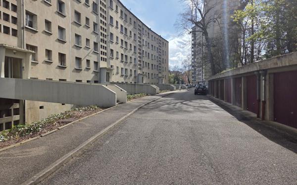 Stationnement à vendre    14 m2 Oullins