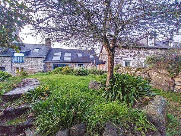 Maison en pierres avec dépendance louée, avec jardin, au calme à Saint-Quay-Portrieux