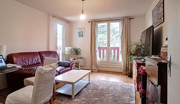 A vendre LONS PERLIC Appartement T2 de 51.7 m2 avec balcon et terrasse/ véranda