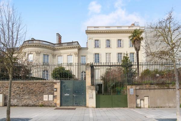 Magnifique appartement de type 5 dans l'hyper cente avec deux stationnements !