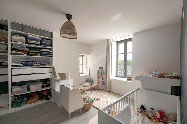 Charmante maison de ville à vendre en hyper-centre de Châteaubourg