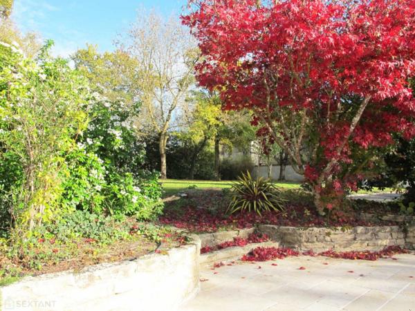 MAGNIFIQUE CHARENTAISE 6 PIECES 220 M²