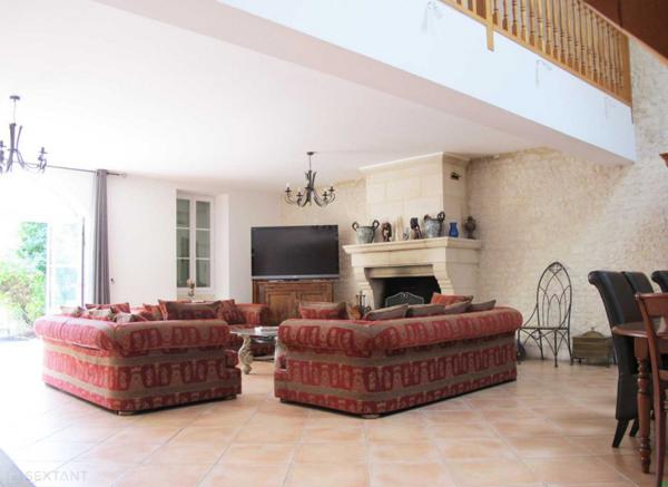 MAGNIFIQUE CHARENTAISE 6 PIECES 220 M²