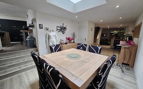 Maison à vendre    4 pièces • 205 m2 Eu