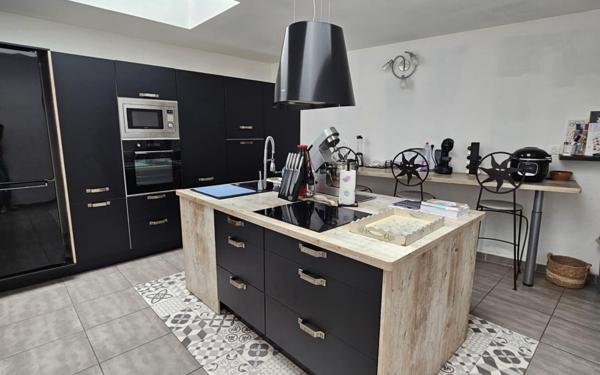 Maison à vendre    4 pièces • 205 m2 Eu