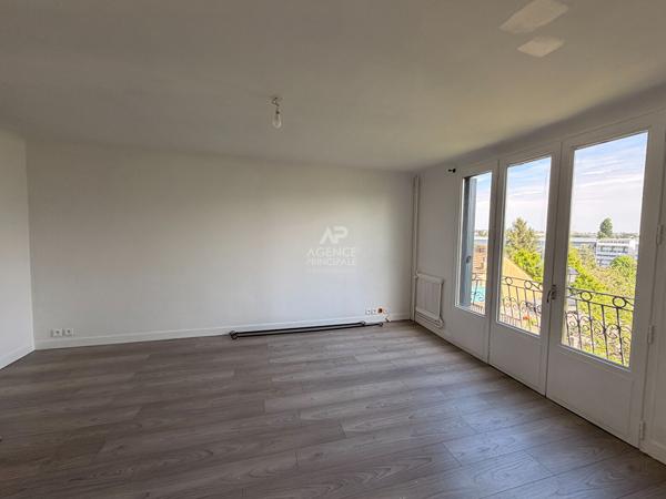 Maison individuelle 140 m² 5 pièces avec jardin - secteur Lycée International Saint Germain en Laye Loyer 3 480 €/mois **  - Référence  18094
