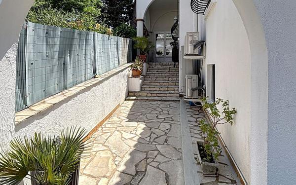 Maison à vendre    4 pièces • 110,66 m2 Saint-Raphaël