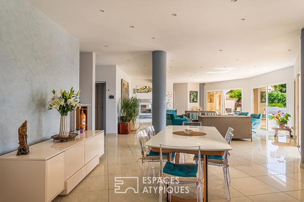 Maison d’architecte vue sur mer, collines et golf