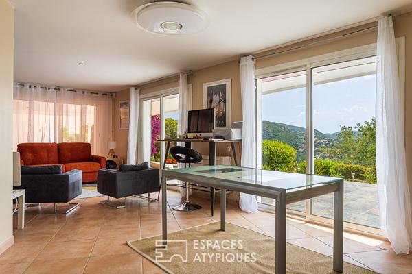 Maison d’architecte vue sur mer, collines et golf