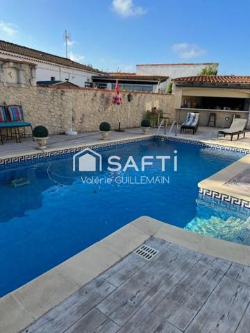 Maison de 200m² avec 4 chambres, garage piscine + local commercial tout commerce sur 760m² de terrain