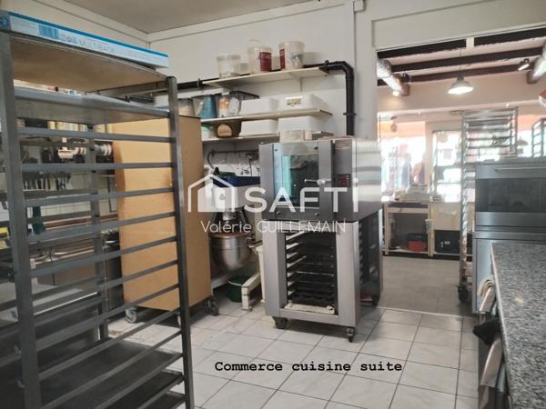 Maison de 200m² avec 4 chambres, garage piscine + local commercial tout commerce sur 760m² de terrain