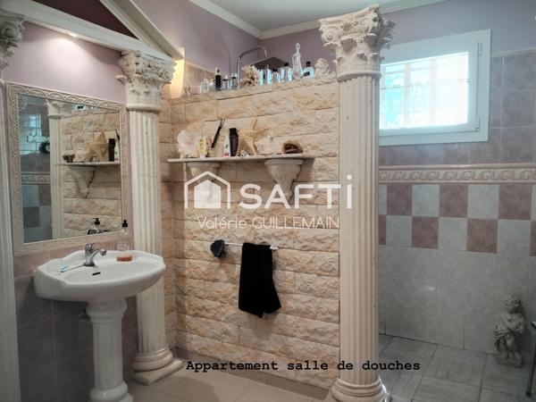 Maison de 200m² avec 4 chambres, garage piscine + local commercial tout commerce sur 760m² de terrain