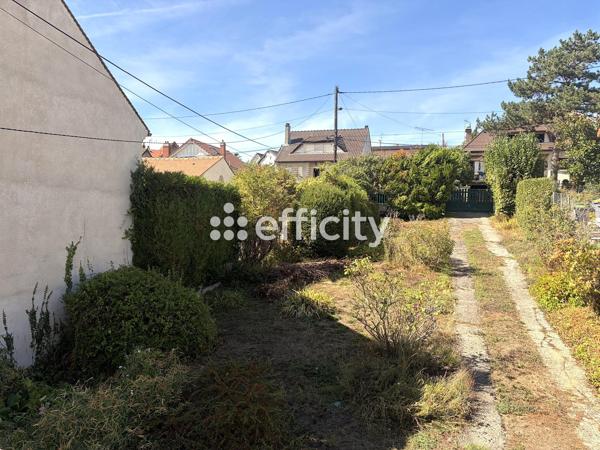 Maison
         4 pièces
        - 120 m² Exclusivité 245 000 € *