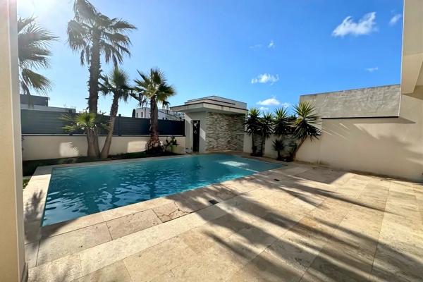 Entraigues-sur-la-Sorgue (84320) Maison Entraigues Sur La Sorgue 9 pièce(s) 200 m2