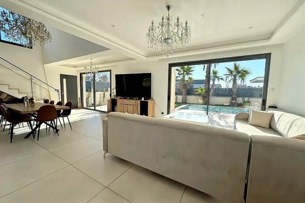 Entraigues-sur-la-Sorgue (84320) Maison Entraigues Sur La Sorgue 9 pièce(s) 200 m2