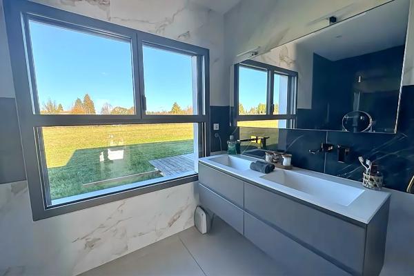 Entraigues-sur-la-Sorgue (84320) Maison Entraigues Sur La Sorgue 9 pièce(s) 200 m2