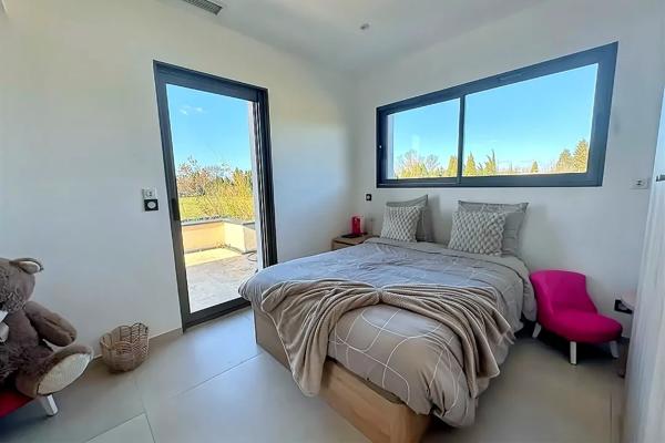 Entraigues-sur-la-Sorgue (84320) Maison Entraigues Sur La Sorgue 9 pièce(s) 200 m2