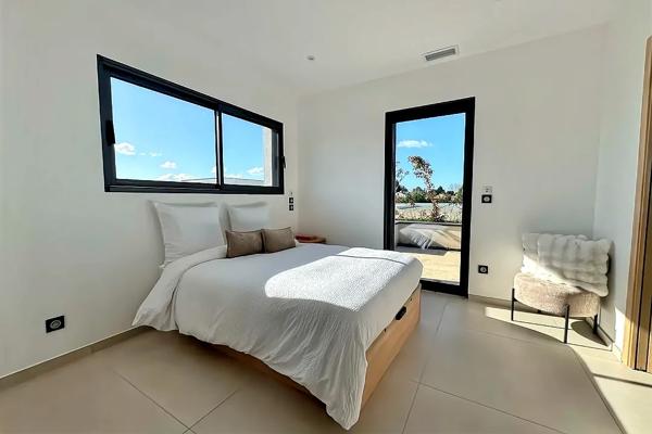 Entraigues-sur-la-Sorgue (84320) Maison Entraigues Sur La Sorgue 9 pièce(s) 200 m2