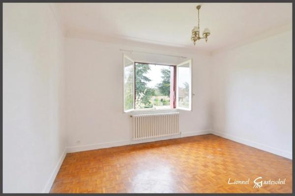 Maison à vendre 9 pièces d’environ 188 m² 7 chambres avec garage à Port-Sainte-Foy-et-Ponchapt (24)