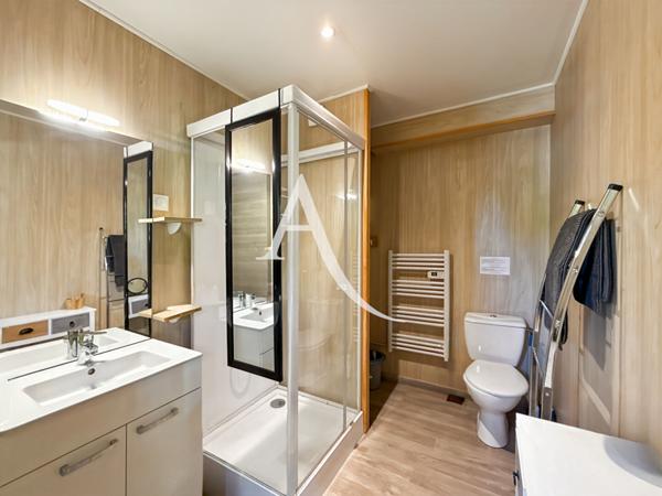 Co-Exclusivité - CANNES - VILLA FAMILIALE 200m² AVEC PISCINE ET 3 DÉPENDANCES À 5 MINUTES DE LA CROISETTE