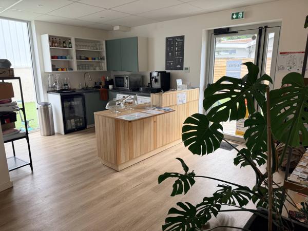 Location Local Commercial – Café / Restauration – 60 m² + Terrasse 100 m² – Le Bouscat (33)