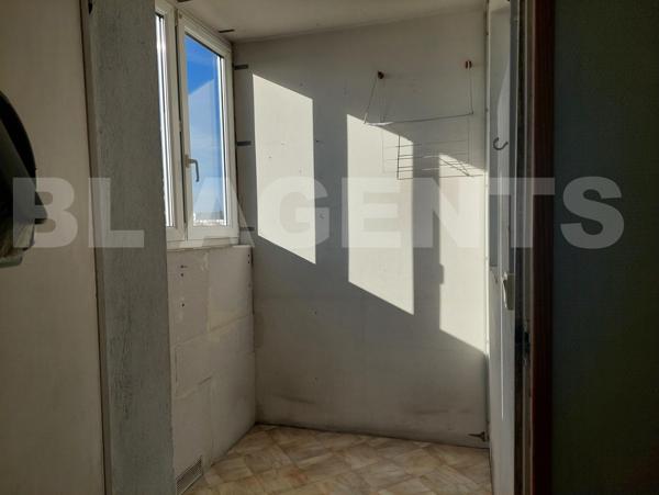 𝐀𝐩𝐩𝐚𝐫𝐭𝐞𝐦𝐞𝐧𝐭 𝟒 𝐩𝐢𝐞̀𝐜𝐞𝐬 𝐥𝐮𝐦𝐢𝐧𝐞𝐮𝐱 𝐚𝐯𝐞𝐜 𝐛𝐚𝐥𝐜𝐨𝐧 𝐞𝐭 𝐥𝐨𝐠𝐠𝐢𝐚 – 𝐎𝐩𝐩𝐨𝐫𝐭𝐮𝐧𝐢𝐭𝐞́ 𝐚̀ 𝐓𝐫𝐨𝐲𝐞𝐬